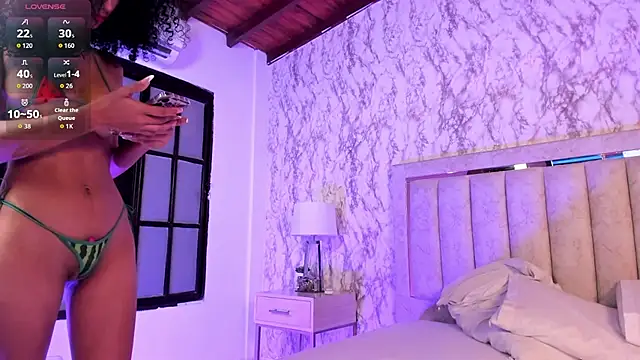 Snapshot of Valeskaa_ chatting on December 2, 2025, 12:21 pm Valeskaa online show from December 2, 2025, 12:21 pm