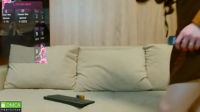 Snapshot of EmilieLong chatting on November 29, 2025, 2:42 pm EmilieLong online show from November 29, 2025, 2:42 pm