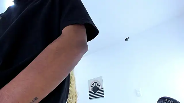 Snapshot of DamianAndMAximoo chatting on November 25, 2025, 12:16 pm DamianAndMAximoo online show from November 25, 2025, 12:16 pm