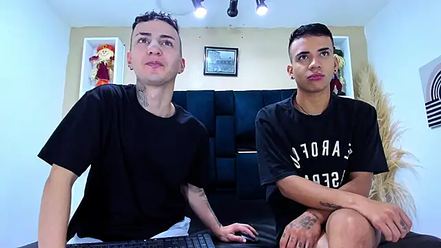 Snapshot of DamianAndMAximoo chatting on December 3, 2025, 11:52 am DamianAndMAximoo online show from December 3, 2025, 11:52 am