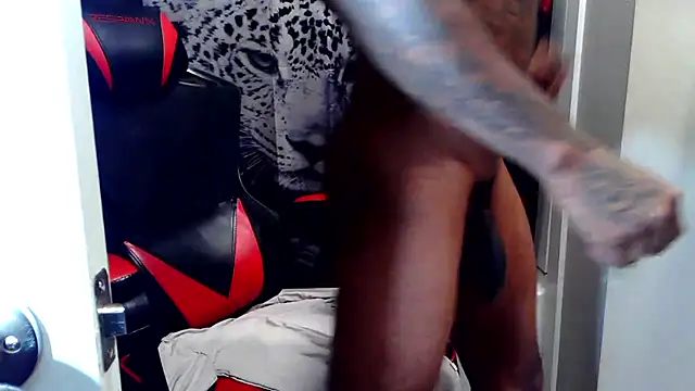 Snapshot of TattedRasta2x0 chatting on January 18, 2026, 8:40 am TattedRasta2x0 online show from January 18, 2026, 8:40 am