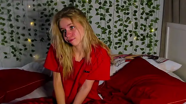 Snapshot of Cute_Beautiful_Princess chatting on November 27, 2025, 10:45 pm Cute Beautiful Princess online show from November 27, 2025, 10:45 pm