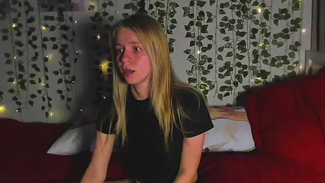 Snapshot of Cute_Beautiful_Princess chatting on December 4, 2025, 11:13 pm Cute Beautiful Princess online show from December 4, 2025, 11:13 pm