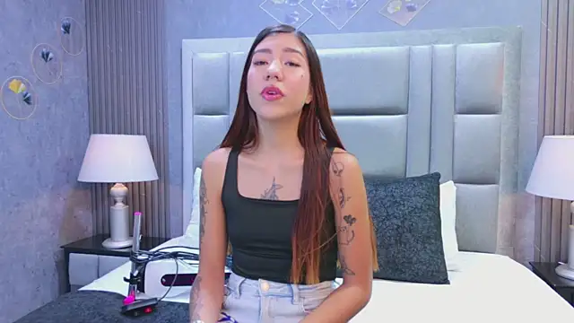 Snapshot of ViolettFrosst chatting on December 4, 2025, 7:33 pm ViolettFrosst online show from December 4, 2025, 7:33 pm