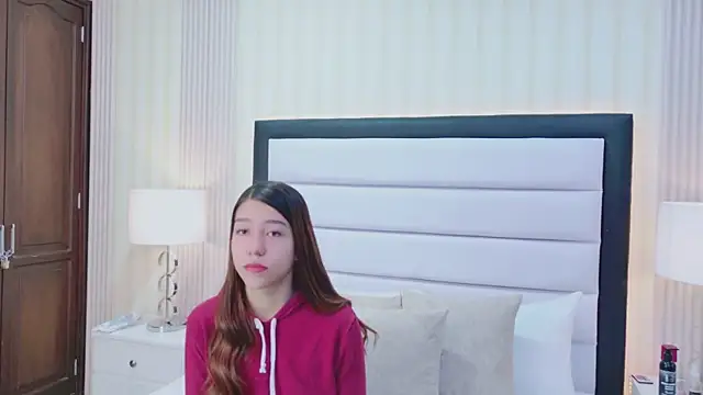 Snapshot of ViolettFrosst chatting on December 15, 2025, 7:29 pm ViolettFrosst online show from December 15, 2025, 7:29 pm