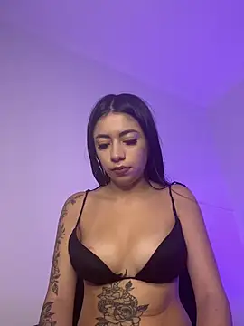 luna ef  online show from November 29, 2025, 6:11 pm