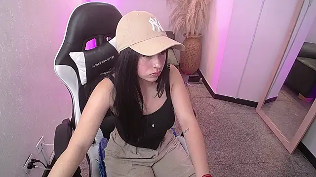 Snapshot of vallolett chatting on November 24, 2025, 7:24 pm vallolett online show from November 24, 2025, 7:24 pm