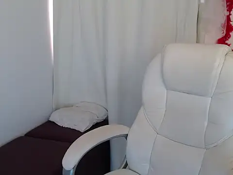 Snapshot of Perla_2026 chatting on December 3, 2025, 8:40 pm Perla 2026 online show from December 3, 2025, 8:40 pm