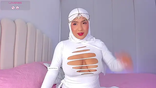Snapshot of Amira-Zahra chatting on June 26, 2026, 10:25 pm Amira-Zahra online show from June 26, 2026, 10:25 pm
