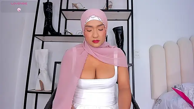 Snapshot of Amira-Zahra chatting on July 28, 2026, 10:20 pm Amira-Zahra online show from July 28, 2026, 10:20 pm