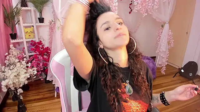 Snapshot of gummo_ chatting on December 18, 2025, 8:48 pm gummo online show from December 18, 2025, 8:48 pm