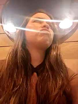 Snapshot of Little__Danni1 chatting on November 23, 2025, 2:33 am Little Danni1 online show from November 23, 2025, 2:33 am