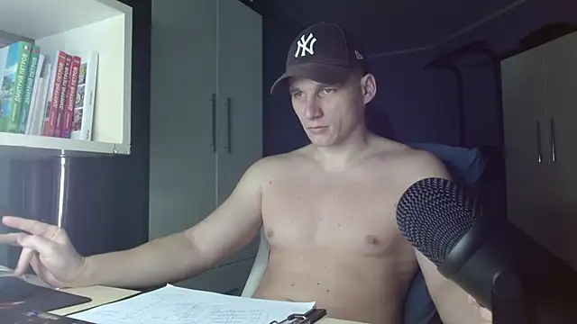 Snapshot of Poliglotjoe1 chatting on November 28, 2025, 4:26 am Poliglotjoe1 online show from November 28, 2025, 4:26 am