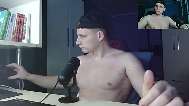 Snapshot of Poliglotjoe1 chatting on December 4, 2025, 10:02 am Poliglotjoe1 online show from December 4, 2025, 10:02 am