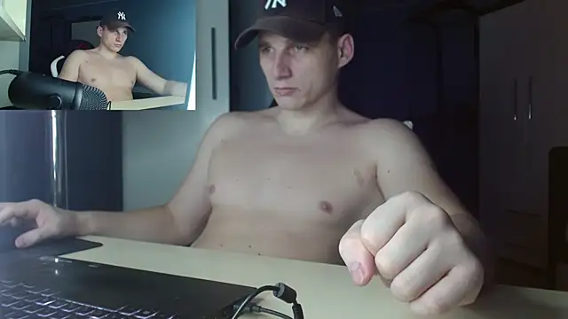 Snapshot of Poliglotjoe1 chatting on December 16, 2025, 5:40 pm Poliglotjoe1 online show from December 16, 2025, 5:40 pm