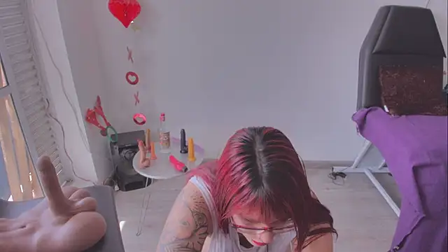 Snapshot of Charlotte1Demony chatting on November 28, 2025, 3:58 pm Charlotte1Demony online show from November 28, 2025, 3:58 pm