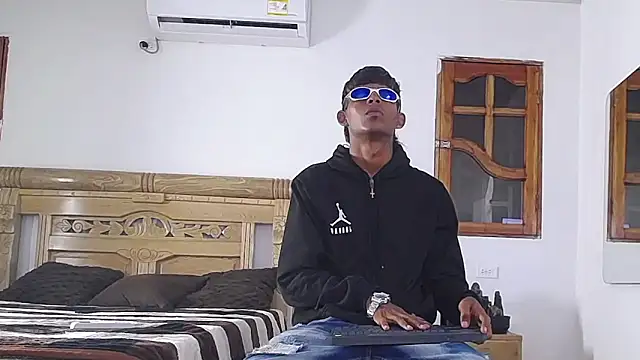 black boy22  online show from December 2, 2025, 2:17 am