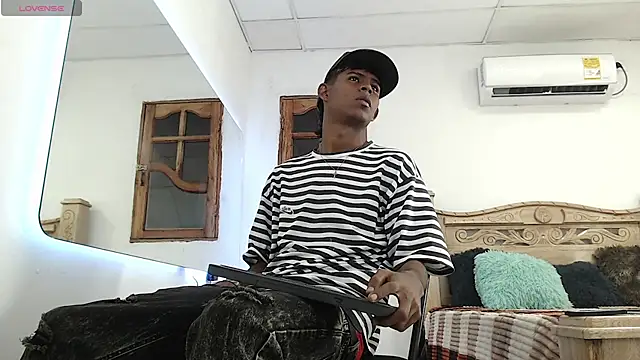 black boy22  online show from December 19, 2025, 1:34 am