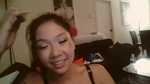 cryptokimgirl online show from February 27, 2026, 5:40 am