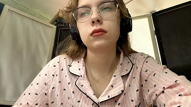 Snapshot of LouettaTornese chatting on November 23, 2025, 8:25 am LouettaTornese online show from November 23, 2025, 8:25 am