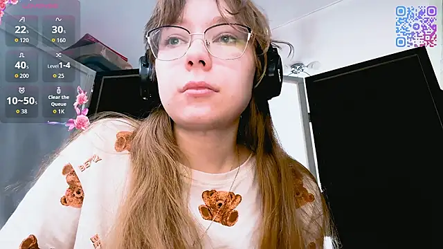 Snapshot of LouettaTornese chatting on December 14, 2025, 8:09 am LouettaTornese online show from December 14, 2025, 8:09 am