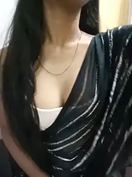 Snapshot of Roja__ chatting on December 16, 2025, 9:47 am Roja online show from December 16, 2025, 9:47 am