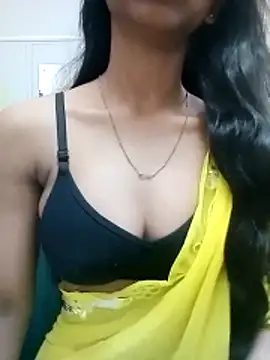 Snapshot of Roja__ chatting on February 11, 2026, 4:28 am Roja online show from February 11, 2026, 4:28 am