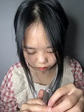 Snapshot of Kiee-lee chatting on December 3, 2025, 1:31 pm Kiee-lee online show from December 3, 2025, 1:31 pm