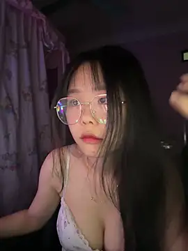 Kiee-lee online show from April 10, 2026, 2:11 pm