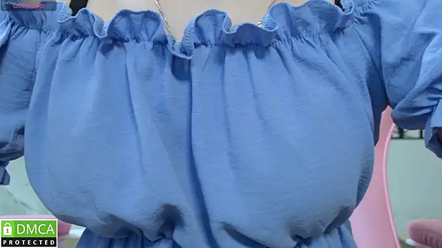 Snapshot of Megan_Lora chatting on December 19, 2025, 8:10 am Megan Lora online show from December 19, 2025, 8:10 am