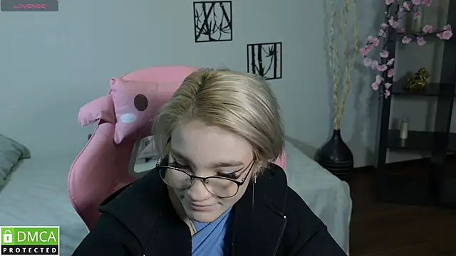 Snapshot of Megan_Lora chatting on January 7, 2026, 12:57 am Megan Lora online show from January 7, 2026, 12:57 am