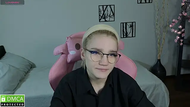 Snapshot of Megan_Lora chatting on January 8, 2026, 12:46 am Megan Lora online show from January 8, 2026, 12:46 am