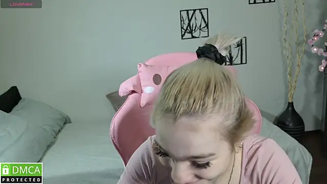 Snapshot of Megan_Lora chatting on January 14, 2026, 1:00 am Megan Lora online show from January 14, 2026, 1:00 am