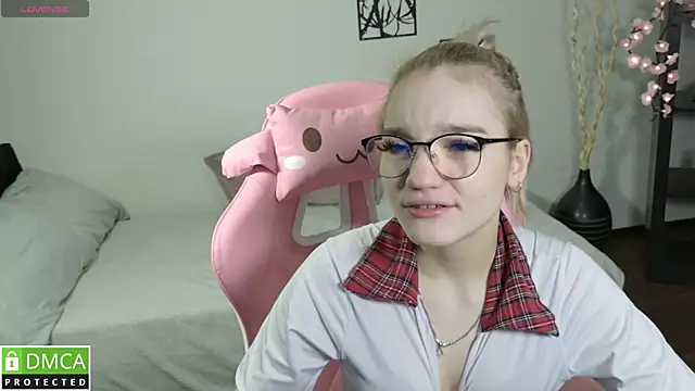 Snapshot of Megan_Lora chatting on January 15, 2026, 12:59 am Megan Lora online show from January 15, 2026, 12:59 am