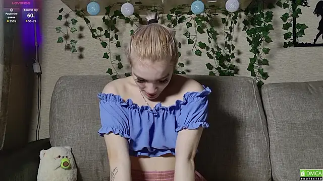 Snapshot of Megan_Lora chatting on March 7, 2026, 1:02 am Megan Lora online show from March 7, 2026, 1:02 am