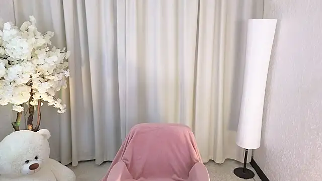 Snapshot of ImiMonroe chatting on December 19, 2025, 11:17 am ImiMonroe online show from December 19, 2025, 11:17 am