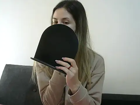 Erii18 online show from December 1, 2025, 12:10 pm