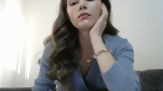 Erii18 online show from December 19, 2025, 12:56 pm