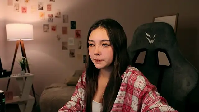 Snapshot of Vexorine chatting on November 24, 2025, 7:57 pm Vexorine online show from November 24, 2025, 7:57 pm