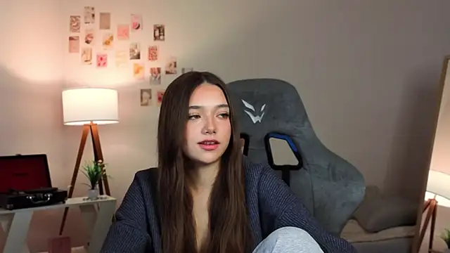 Snapshot of Vexorine chatting on December 17, 2025, 8:37 pm Vexorine online show from December 17, 2025, 8:37 pm