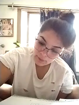 Snapshot of YouladyVidal chatting on November 24, 2025, 4:40 pm YouladyVidal online show from November 24, 2025, 4:40 pm