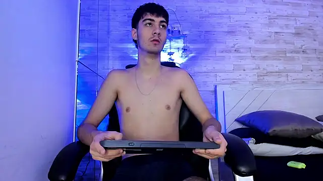 Snapshot of Emir_Ozan_ chatting on December 3, 2025, 11:08 am Emir Ozan online show from December 3, 2025, 11:08 am