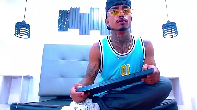 Snapshot of Hot_Latino_x chatting on January 8, 2026, 12:18 pm Hot Latino x online show from January 8, 2026, 12:18 pm