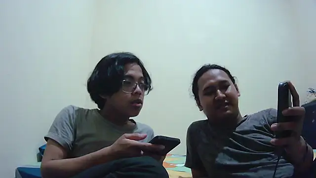 Snapshot of VERTSS2 chatting on November 24, 2025, 3:45 pm VERTSS2 online show from November 24, 2025, 3:45 pm