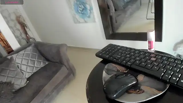 MafeArias23 online show from February 26, 2026, 2:27 pm