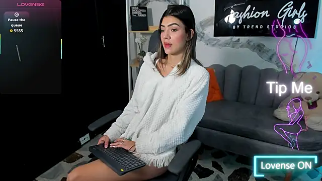 Snapshot of RenataMason chatting on December 19, 2025, 12:45 pm RenataMason online show from December 19, 2025, 12:45 pm