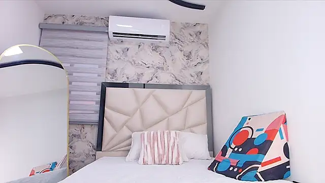 Snapshot of lili_jhonson chatting on November 28, 2025, 11:57 am lili jhonson online show from November 28, 2025, 11:57 am