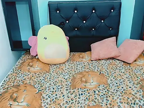 Snapshot of xwetdreamsx chatting on December 15, 2025, 7:51 pm xwetdreamsx online show from December 15, 2025, 7:51 pm