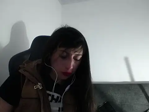 Snapshot of luisa_homes chatting on December 18, 2025, 11:00 pm luisa homes online show from December 18, 2025, 11:00 pm