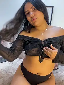 Snapshot of Madisonlaraa chatting on November 22, 2025, 5:45 pm Madisonlaraa online show from November 22, 2025, 5:45 pm